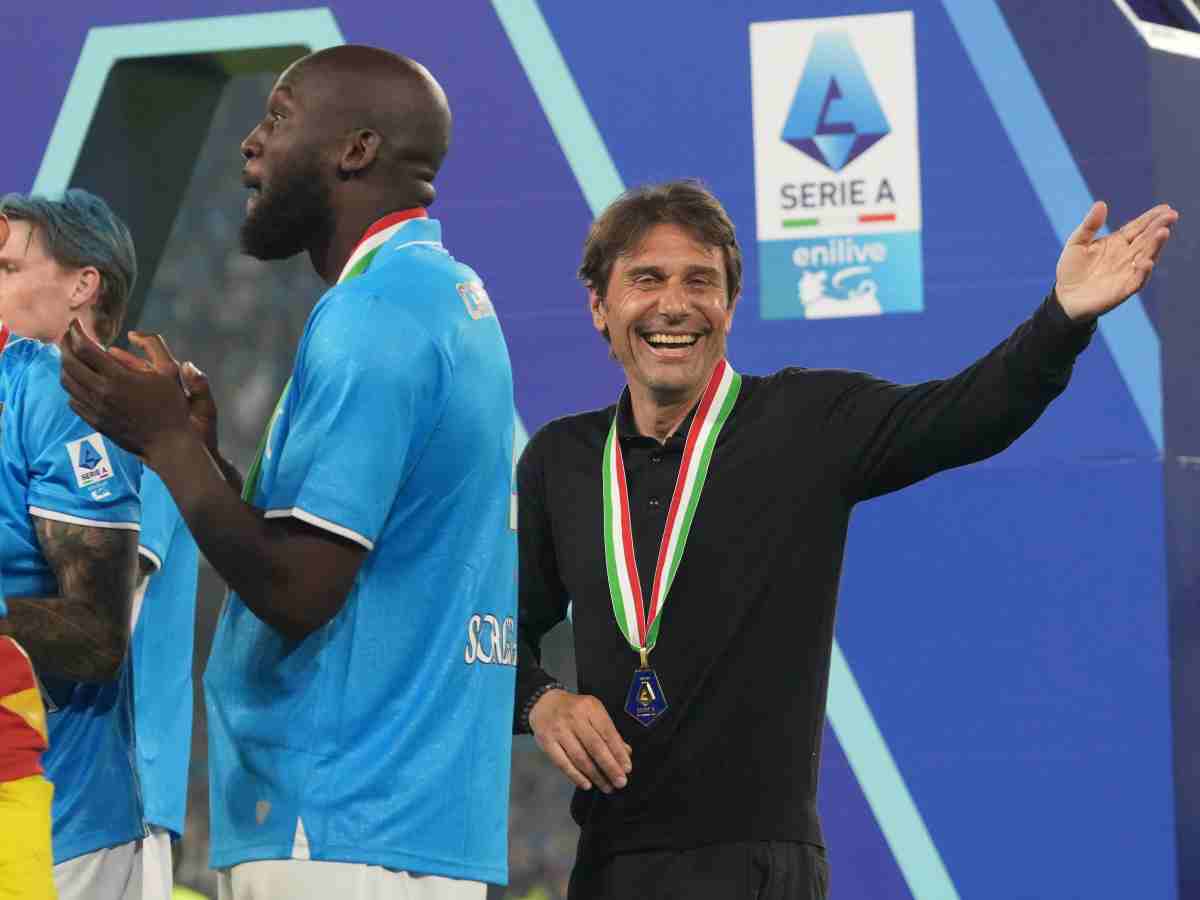 Antonio Conte festeggia lo scudetto del Napoli