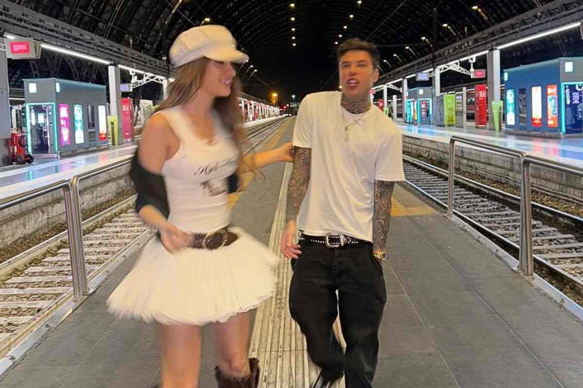 I due cantanti alla stazione