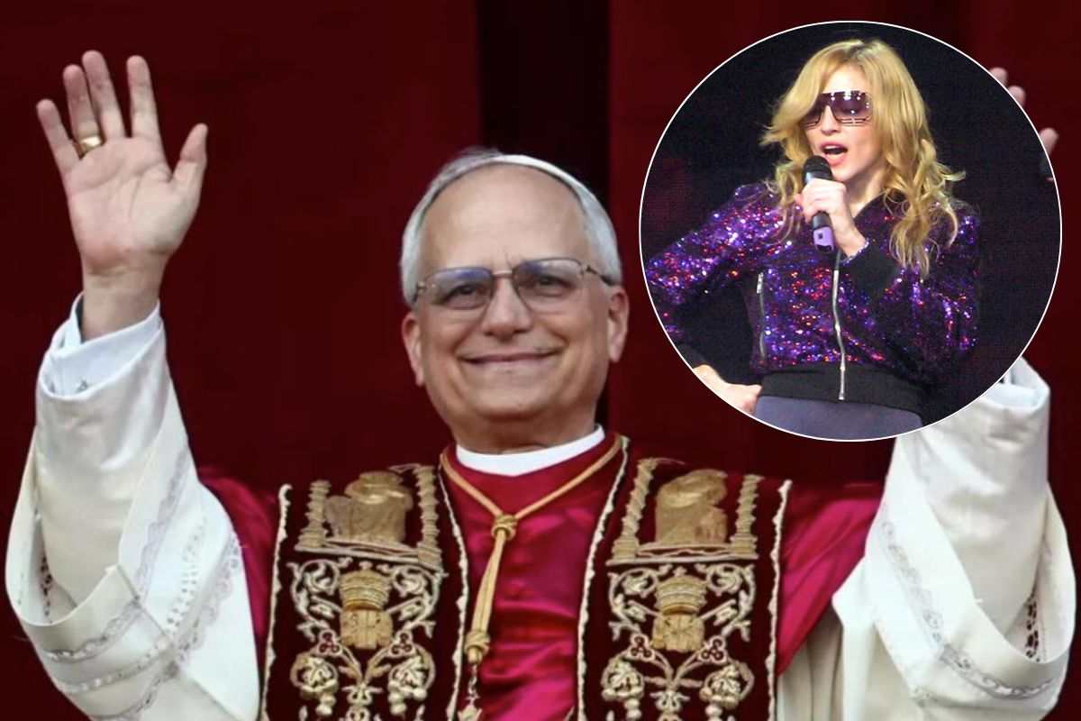 Papa Leone IXV affacciato in Vaticano