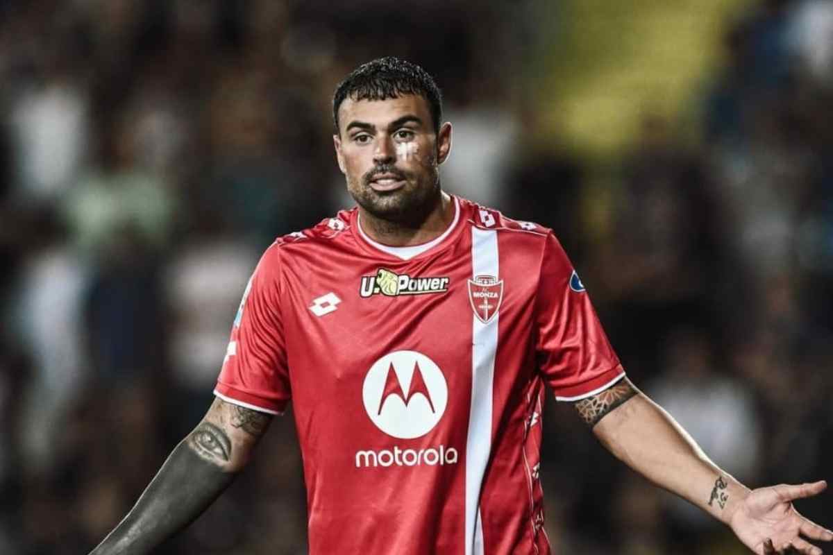 Petagna avvistato con lei nuova coppia
