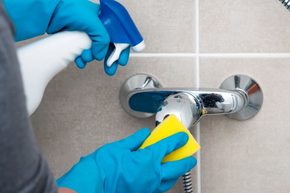 Pulire il bagno
