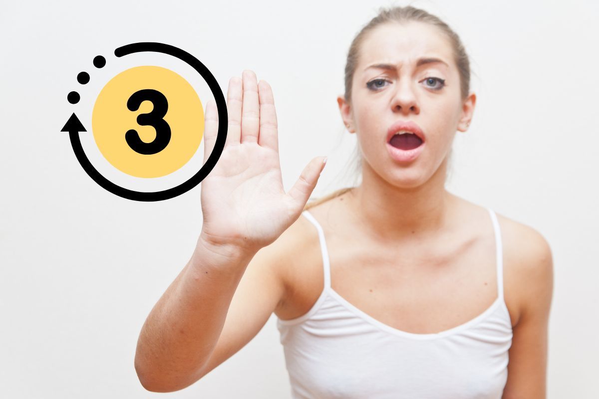 Ragazza stressata chiede una pausa