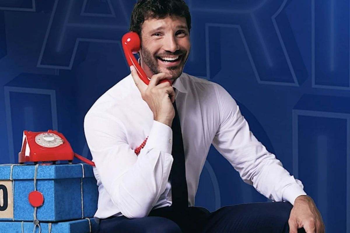 “Abbiamo deciso, quando si ferma” Affari tuoi, Stefano De Martino la data dell’ultima puntata