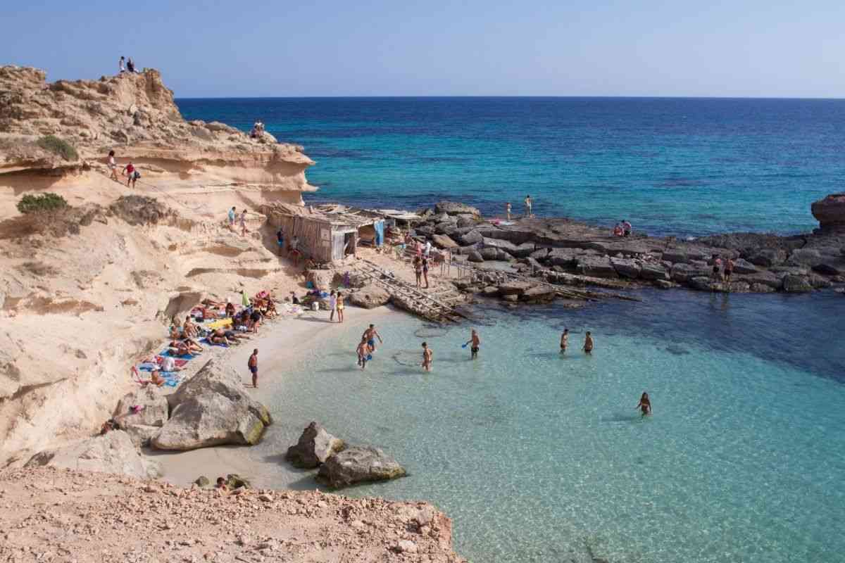 Una delle calette di Ibiza