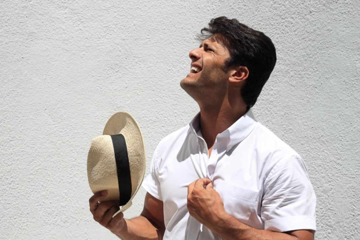 Uomo accaldato
