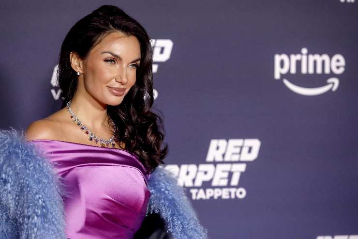 elettra lamborghini in posa