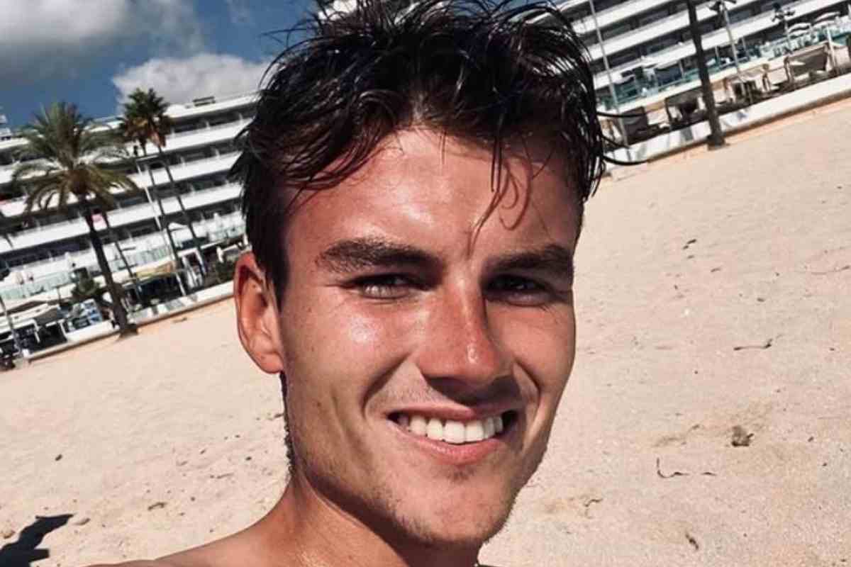 tobias in un selfie