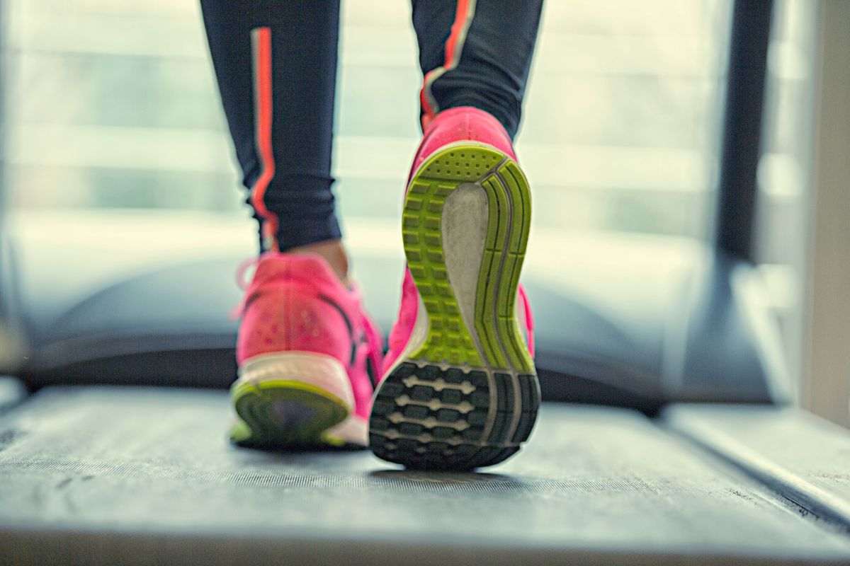 Allenamento in palestra sul tapis roulant