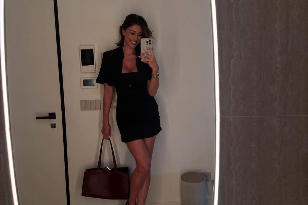 Belen selfie allo specchio