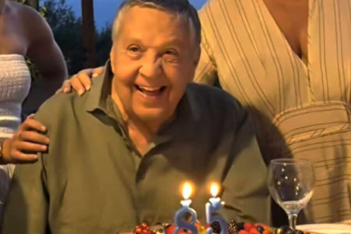 renato pozzetto nel video del compleanno