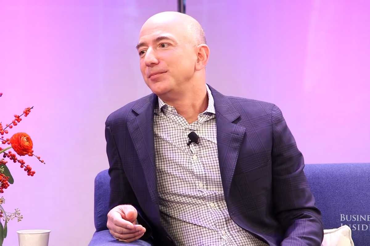 Jeff Bezos, il regalo di nozze alla moglie è una follia da 5 milioni di dollari: cosa ha ricevuto la donna
