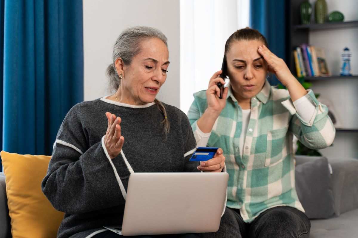 Persone truffate durante una prenotazione online