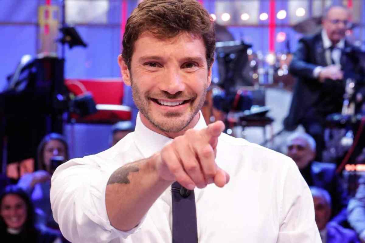 Il conduttore Stefano De Martino