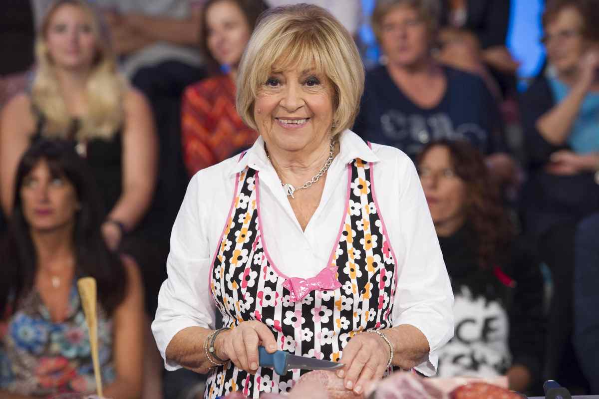 anna moroni sorride ai fornelli