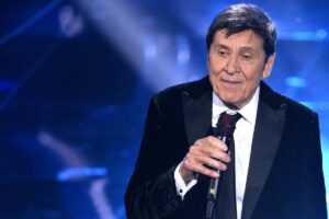 gianni morandi al microfono