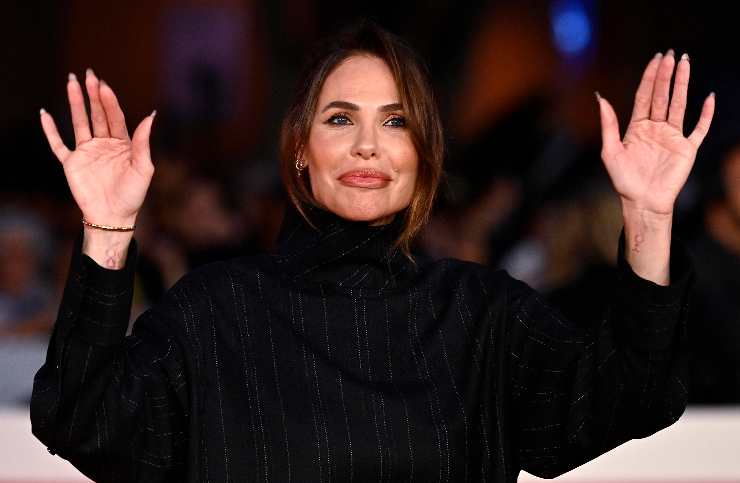 ilary blasi saluta